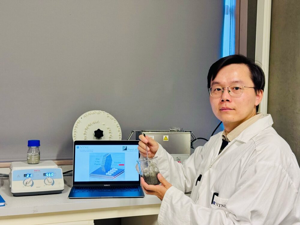 Kvikkleire. Bilder viser forsker Ge Li.