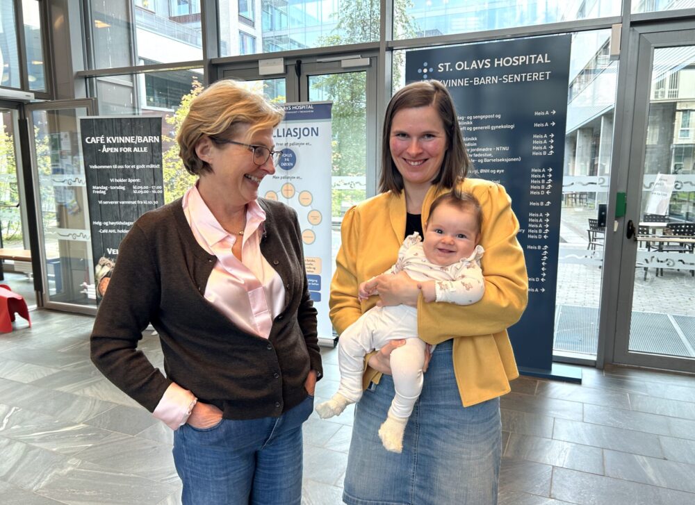 PCOS. Dette bildet viser Vanky og Ryssdal sammen med en baby.