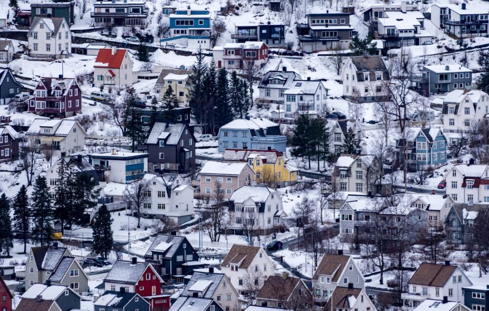 Bolig. Bildet er av eneboliger i Narvik.