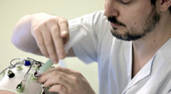 Migrene. Forsker og pasient.