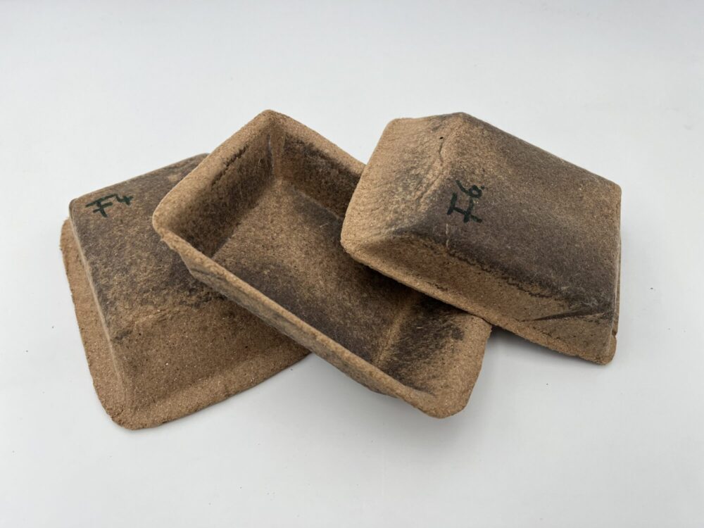 Emballasjebrett for mat laget av landbruksavfall. Foto: SINTEF