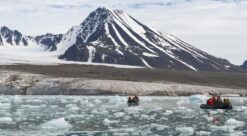 Svalbard varmes opp raskere enn de fleste steder på jorden, og kystlinjene trues av både naturkrefter og menneskelig aktivitet. Foto: Gabrielle Weise/iStock