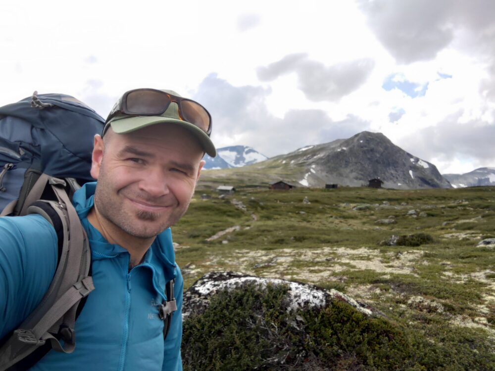 Flått: Bildet viser forsker Dahlberg på tur i fjellet. 