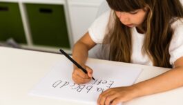 Troen på at øvelse gjør mester er viktigst for å lykkes på skolen