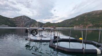 Raudåte. Bildet viser lydutstyret i havet.
