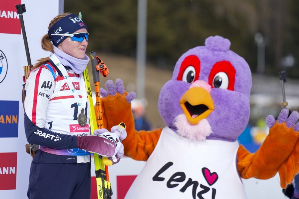 Bildet viser Maren Hjelmeset Kirkeeide med bronsemedalje.