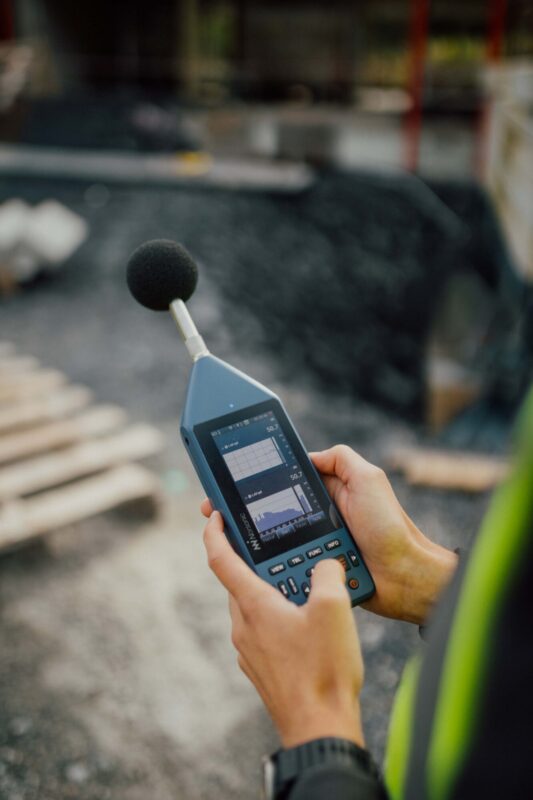 Mikrofonen som tar inn lyden, er koblet til kunstig intelligens. (Foto: Norsonic)