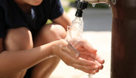 Nytt materiale kan bidra til å bekjempe vannmangel der vann trengs som mest