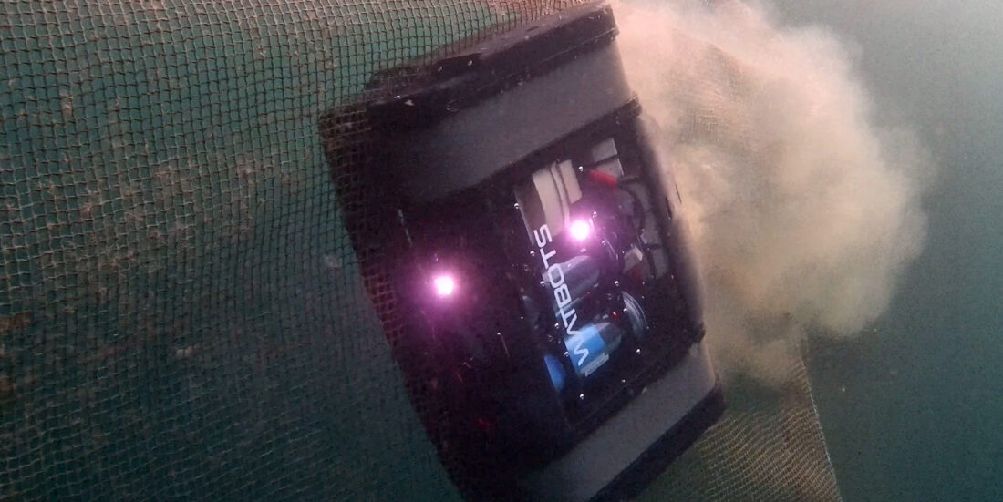 Vaskerobot gjør ren en oppdrettsnot.