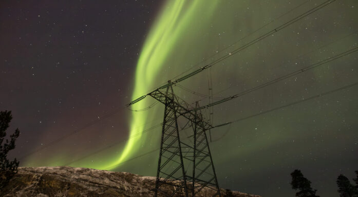 Nordlys over kraftledningen Skillemoen-Skaidi.