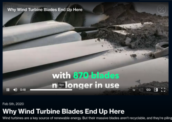 Bilde av brukte vindturbinblader som graves ned på et deponi. 