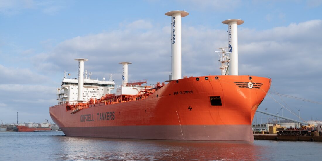 Her ser vi Odfjell-skipet Bow Olympus med nyinstallerte bound4blue seil (WAPS)