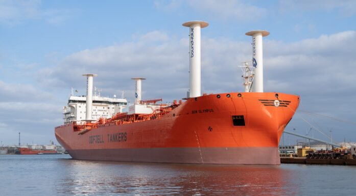 Her ser vi Odfjell-skipet Bow Olympus med nyinstallerte bound4blue seil (WAPS)