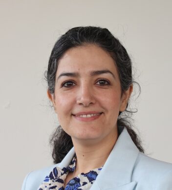 Hjernen. Bildet viser hjerneforsker Maryam Ziaei.