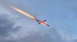 Illustrasjonen forestiller et missil på vei gjennom lufta.