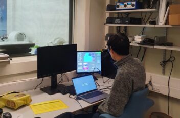 Hjernen. Bildet viser førsteforfatter Shuer Ye ved pc-en.