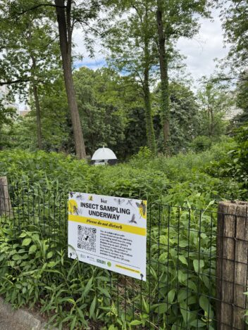 Arter. Et varselsskilt viser hvor fellene er plassert ut.