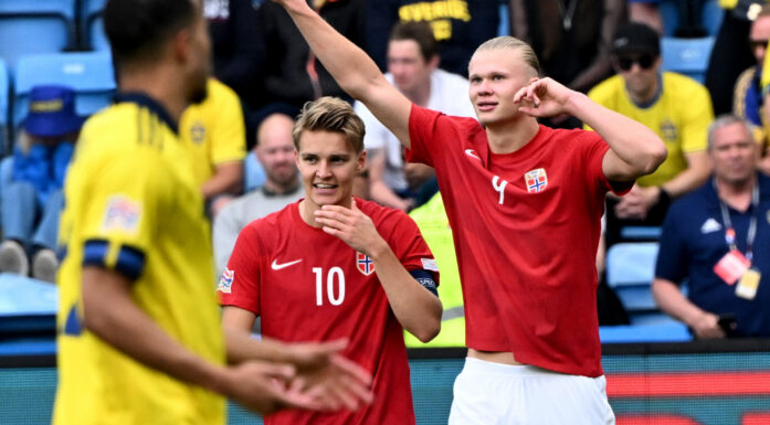 Bilde av Erling Braut Haaland og Martin Ødegaard i en landskamp mot Sverige