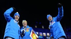 Jubelscene fra ski-VM med Erik Valnes (sølv), Johannes Høsflot Klæbo (gull) og Harald Østberg Amundsen.
