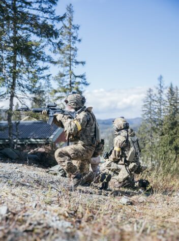 Ukraina. Bildet viser ukrainske soldater på øvelse i Norge.