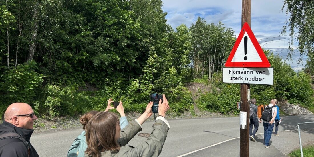 Hva er de beste tiltakene mot flom? Overvannseksperter på befaring i Asker. Foto: Ida Rambæk. Foto: Ida Rambæk