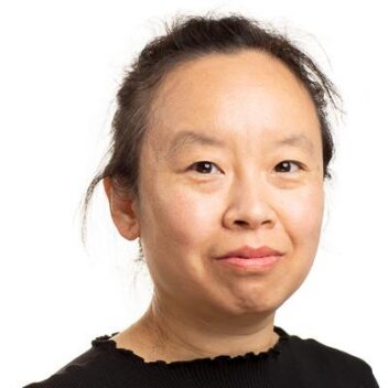 Portrett av asiatisk kvinne. Farger. Foto.
